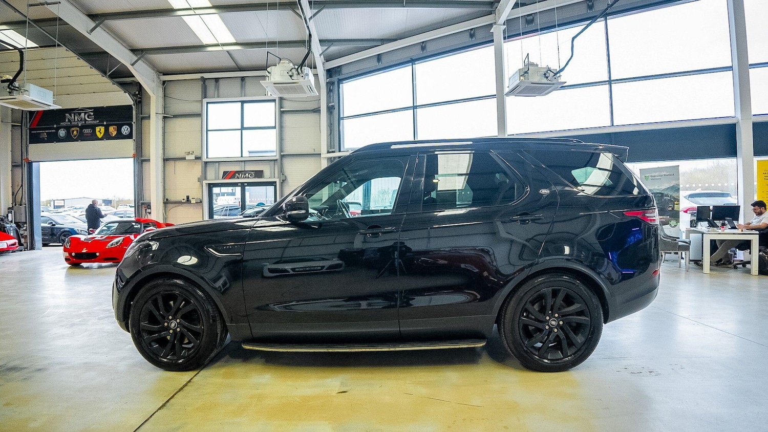 Used Land Rover Discovery 2017 for sale - 77970449: Photo 32