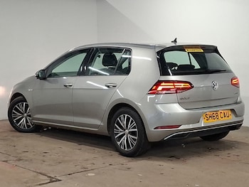 Used Volkswagen Golf 2018 for sale - 79101013: Photo