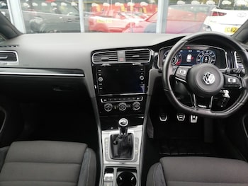 Used Volkswagen Golf 2017 for sale - 77644445: Photo