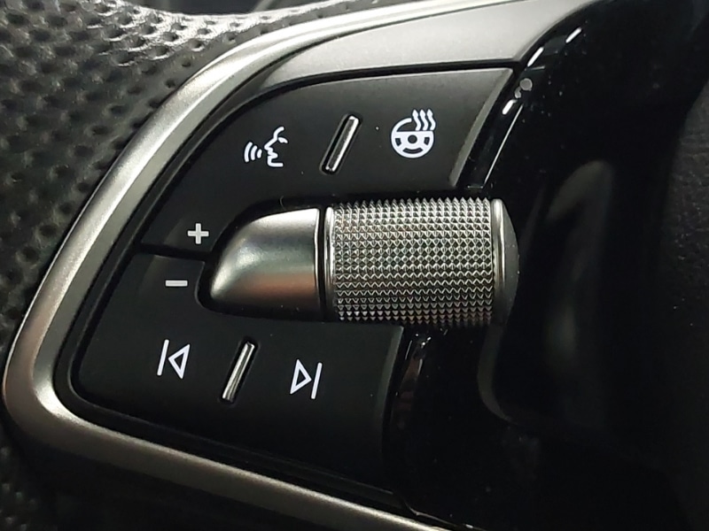 Used Skoda Karoq 2024 for sale - 76879895: Photo 15