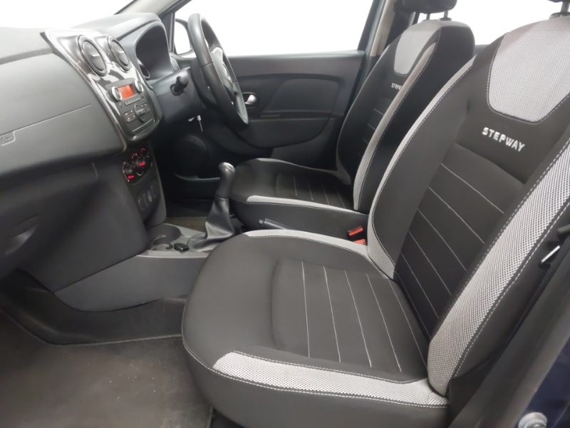 Used Dacia Sandero Stepway 2017 for sale - 77424326: Photo 5