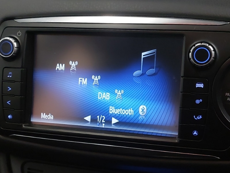 Used Toyota Yaris 2015 for sale - 76602409: Photo 19