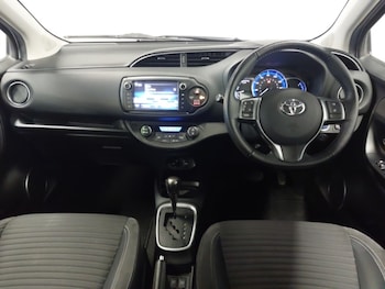 Used Toyota Yaris 2015 for sale - 76602409: Photo