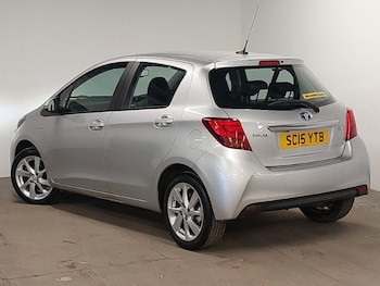 Used Toyota Yaris 2015 for sale - 76602409: Photo