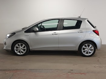 Used Toyota Yaris 2015 for sale - 76602409: Photo