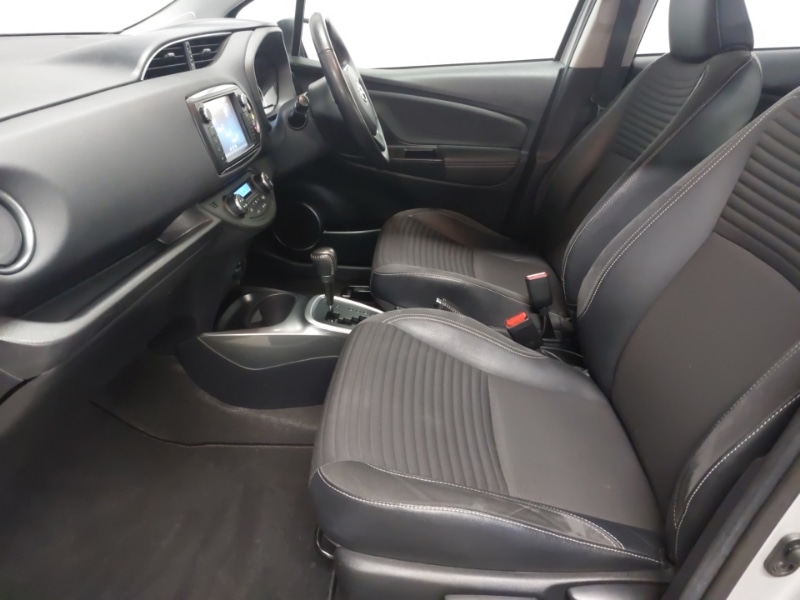 Used Toyota Yaris 2015 for sale - 76602409: Photo 5