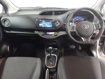 Used Toyota Yaris 2015 for sale - 76800238: Photo