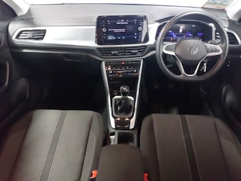 Used Volkswagen T-Roc 2023 for sale - 75245294: Photo