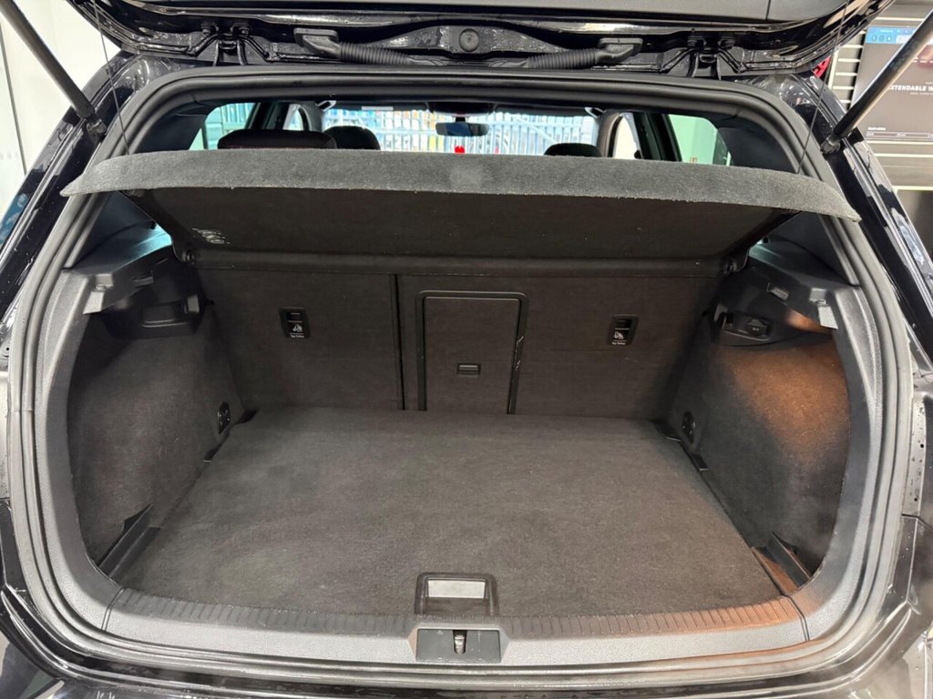 Used Volkswagen Golf 2017 for sale - 77356472: Photo 30