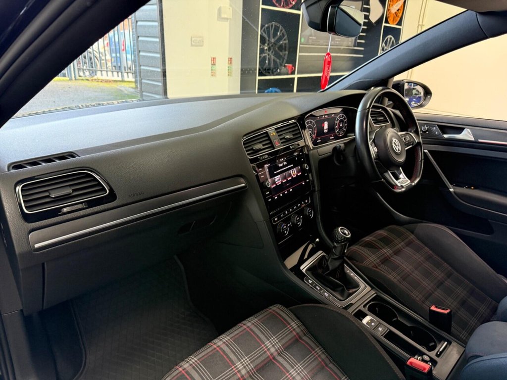 Used Volkswagen Golf 2017 for sale - 77356472: Photo 32