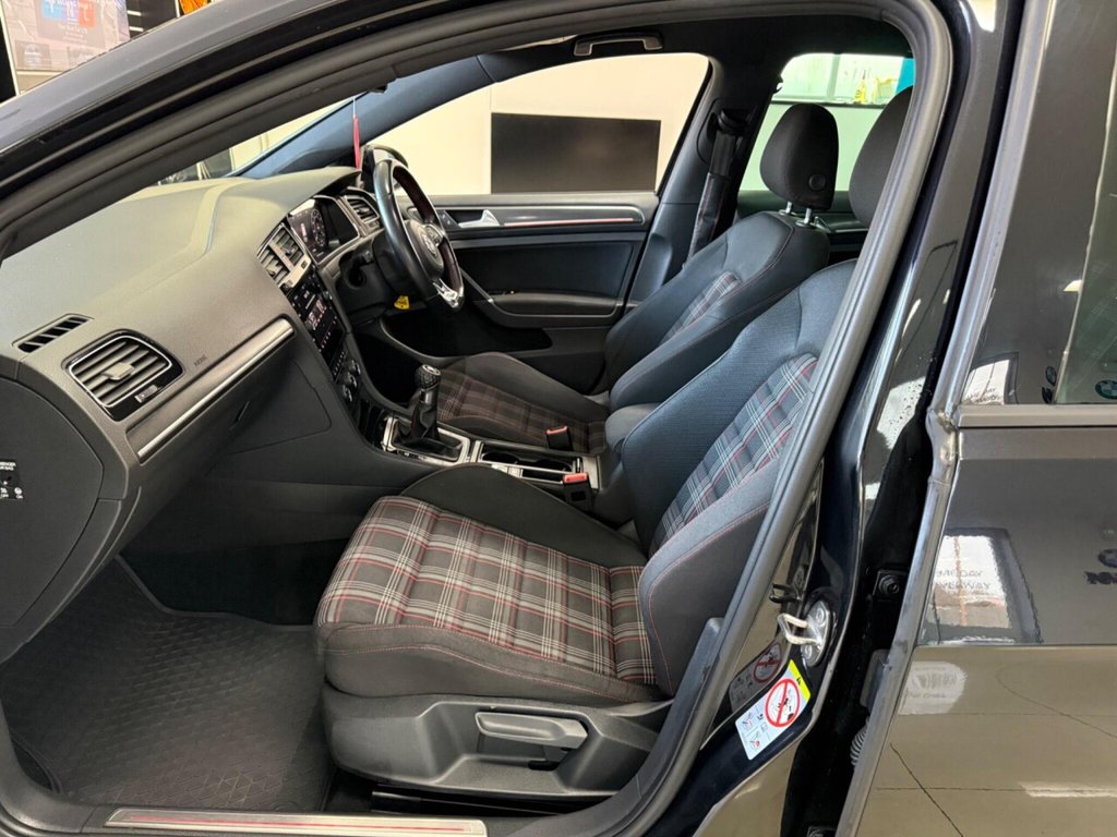 Used Volkswagen Golf 2017 for sale - 77356472: Photo 34