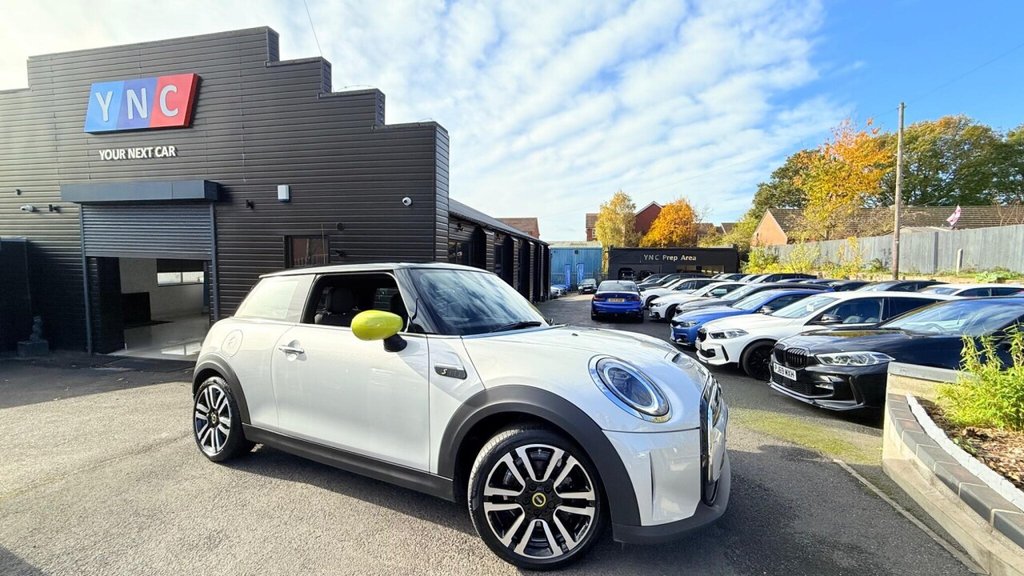 Used MINI Hatch 2022 for sale - 76396260: Photo 1