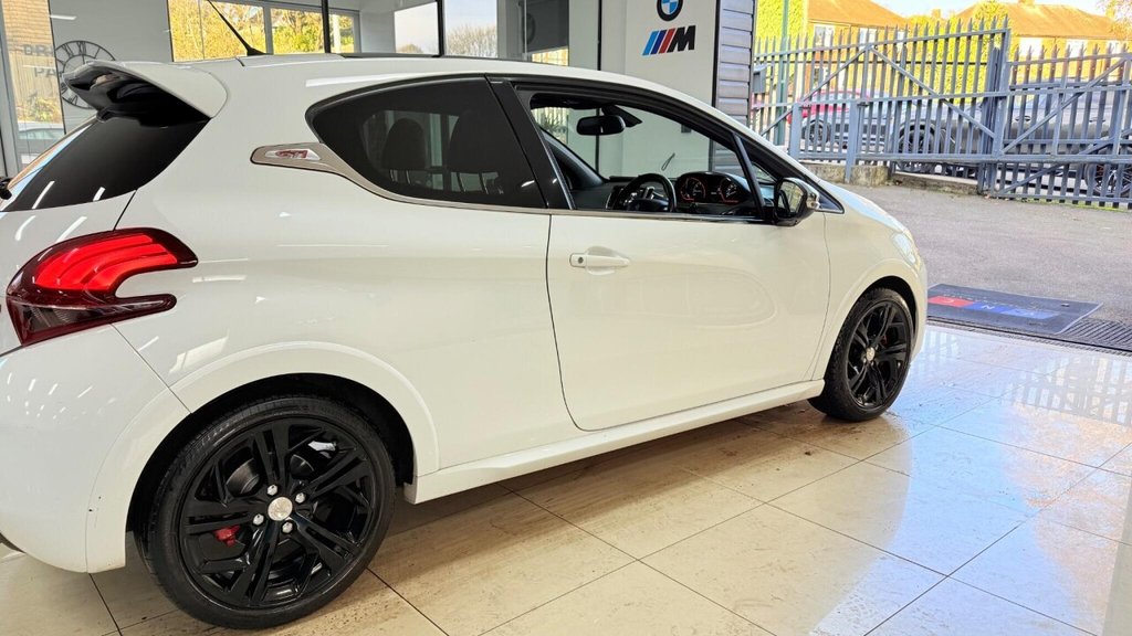 Used Peugeot 208 2015 for sale - 76642447: Photo 10