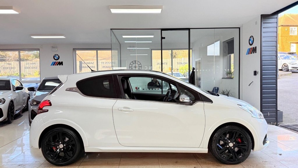 Used Peugeot 208 2015 for sale - 76642447: Photo 38