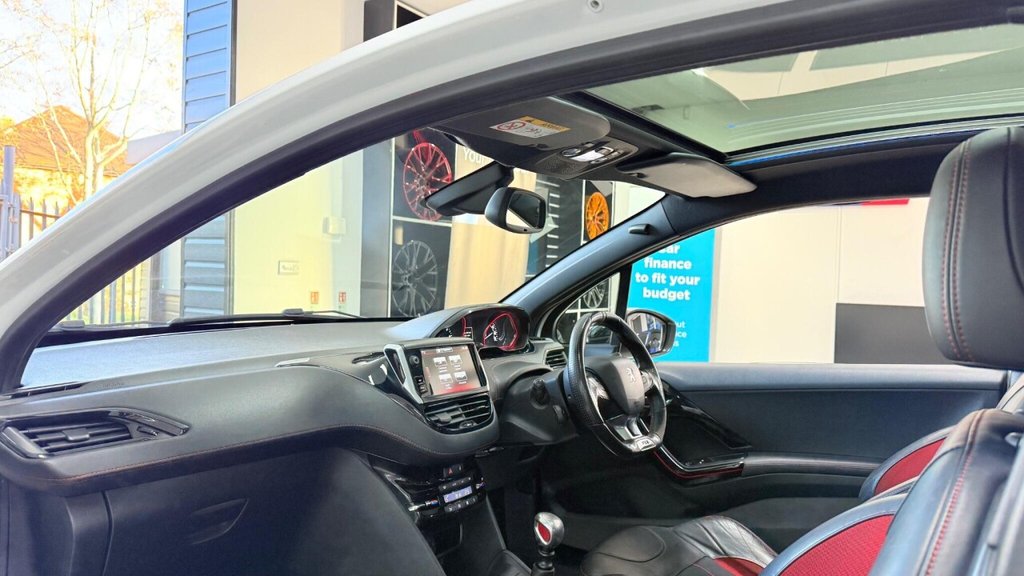 Used Peugeot 208 2015 for sale - 76642447: Photo 5