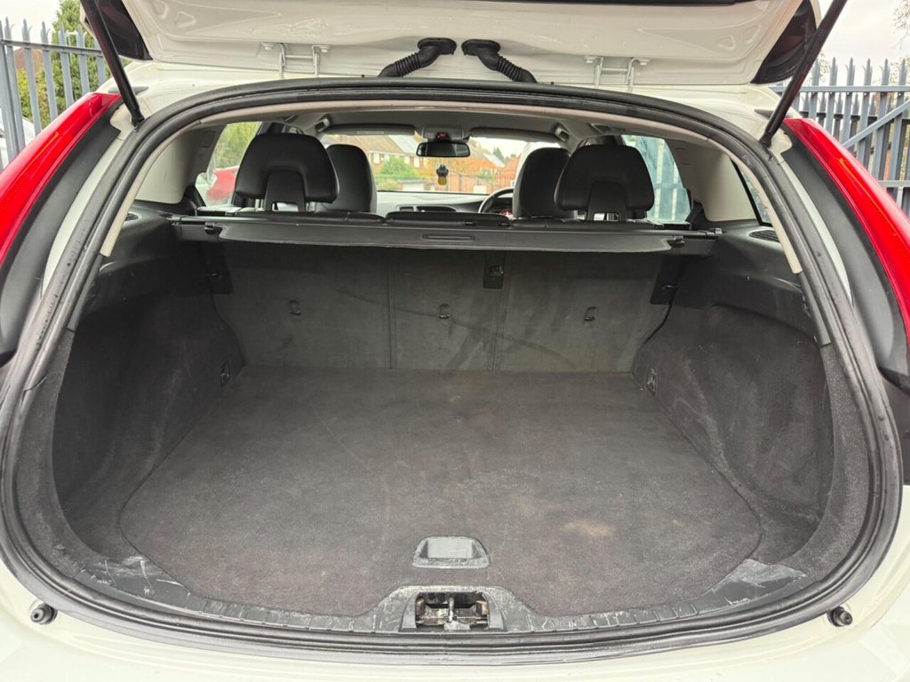 Used Volvo V60 2018 for sale - 76470212: Photo 25