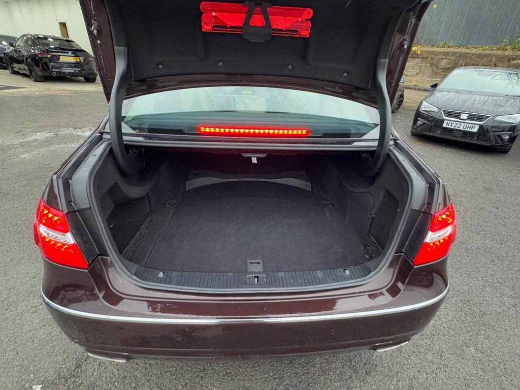 Used Mercedes-Benz E Class 2012 for sale - 76590896: Photo 40