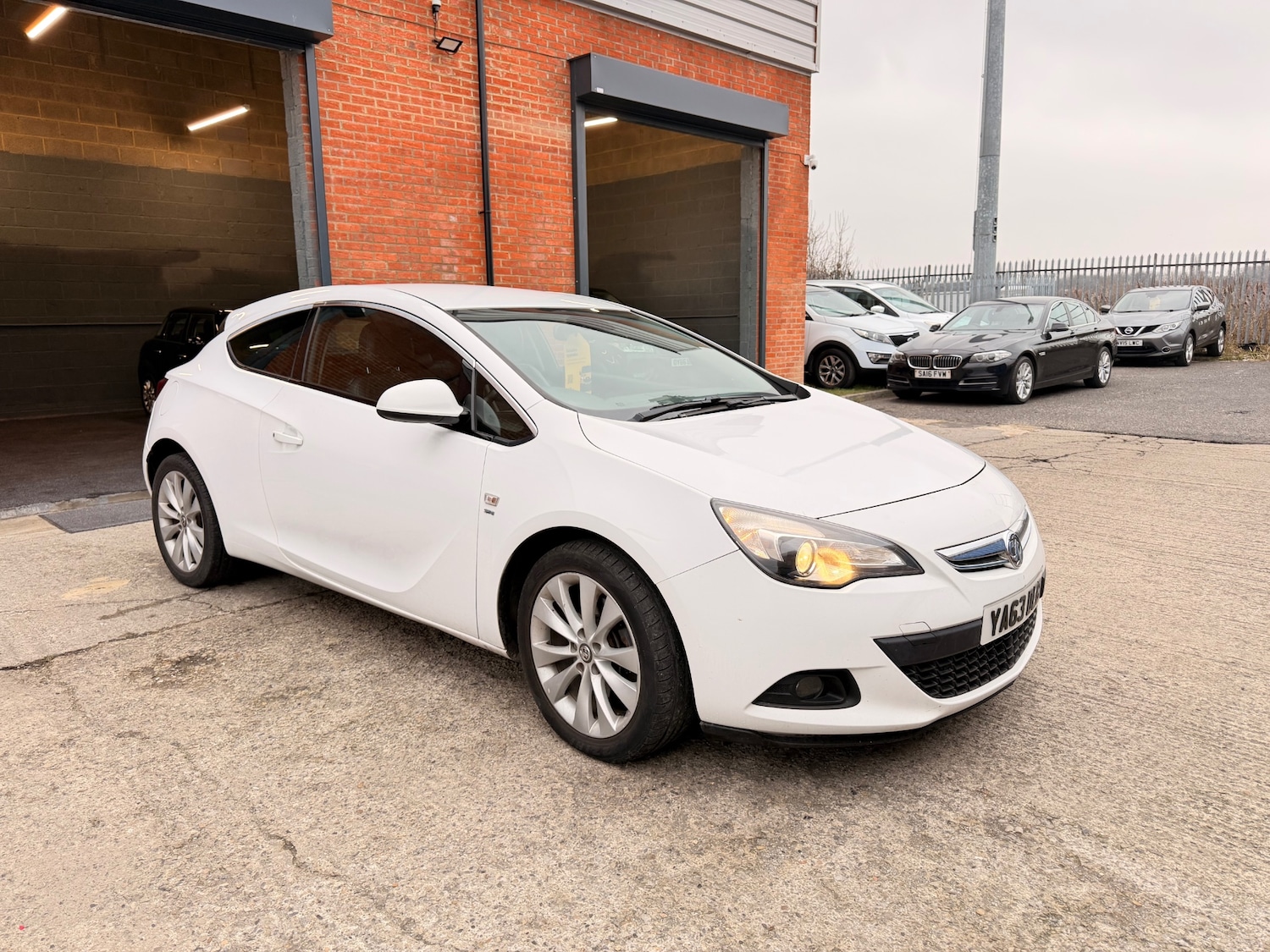 Used Vauxhall Astra GTC 2014 for sale - 77319955: Photo 2