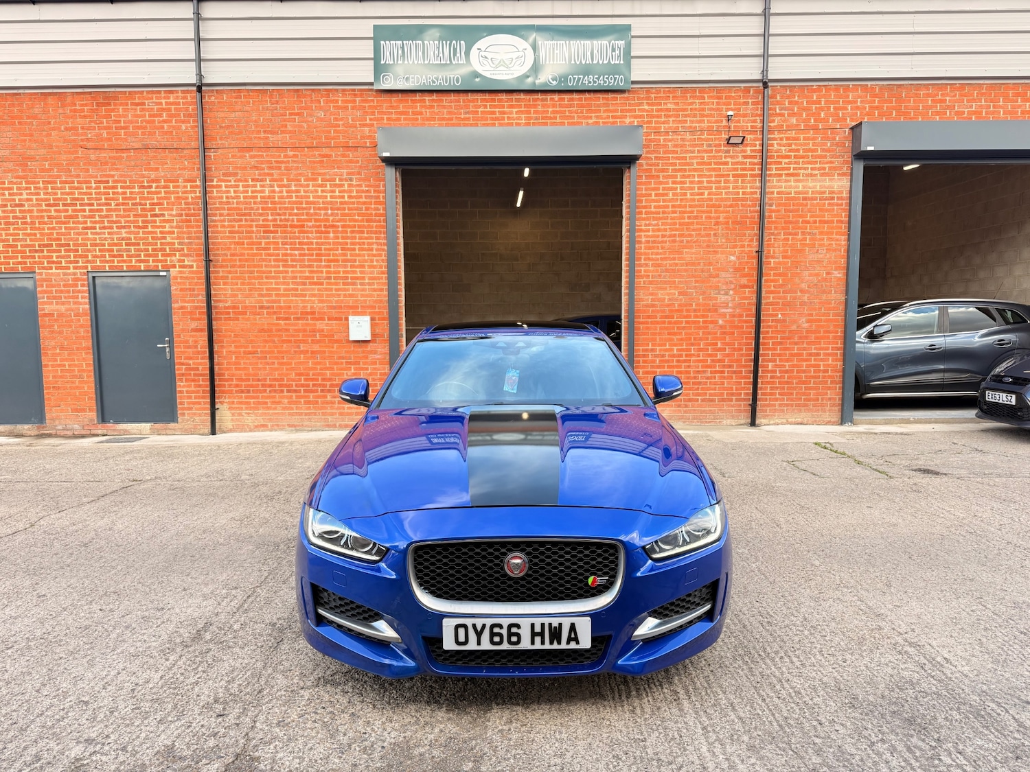 Used Jaguar XE 2016 for sale - 76451856: Photo 1