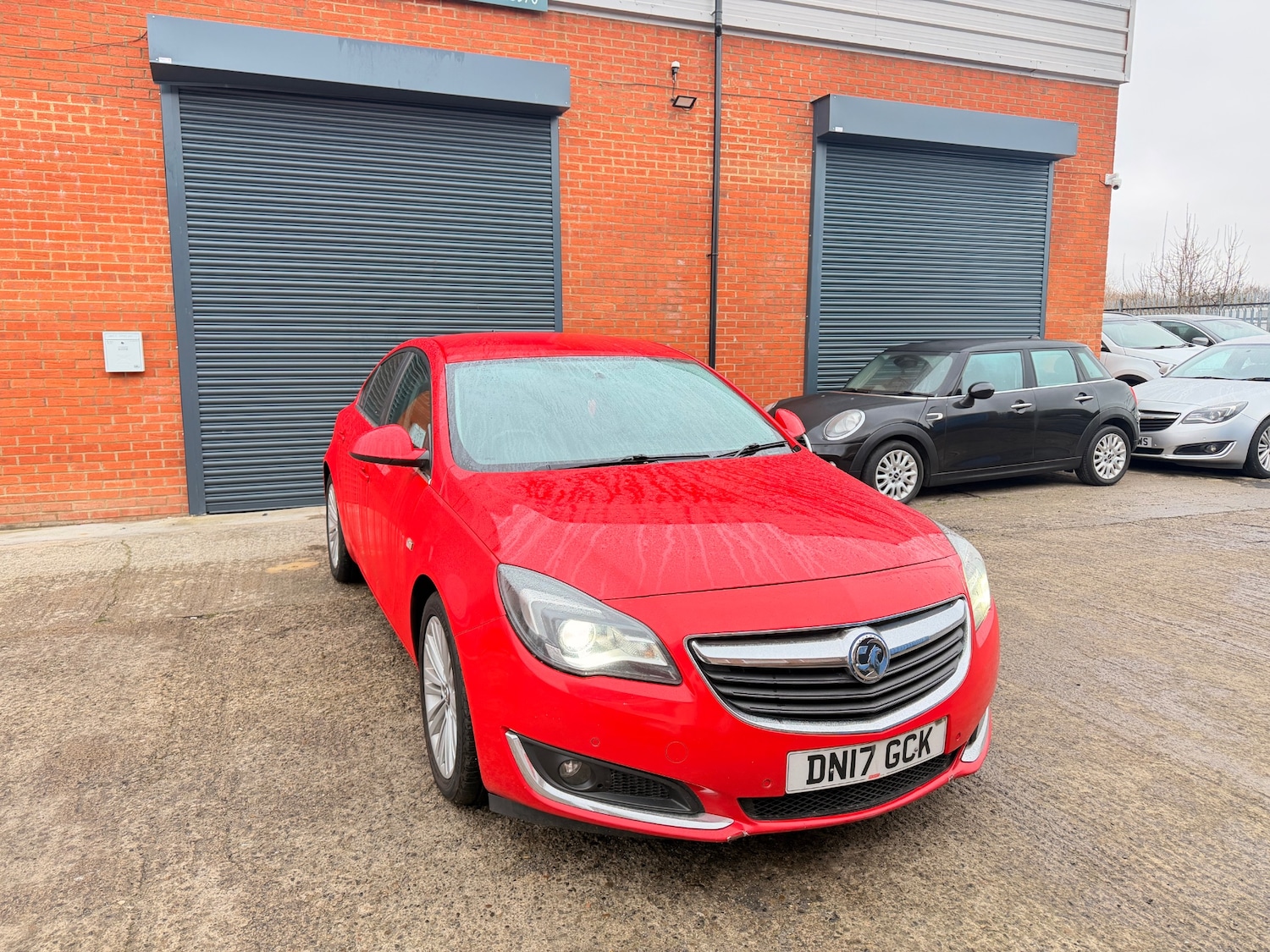 Used Vauxhall Insignia 2017 for sale - 77055106: Photo 2
