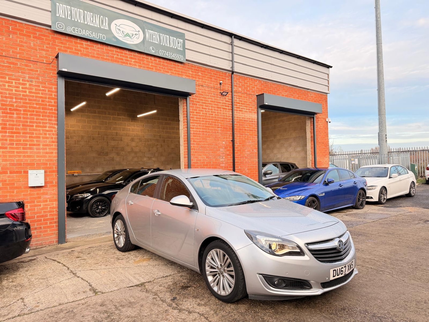 Used Vauxhall Insignia 2017 for sale - 77994499: Photo 2