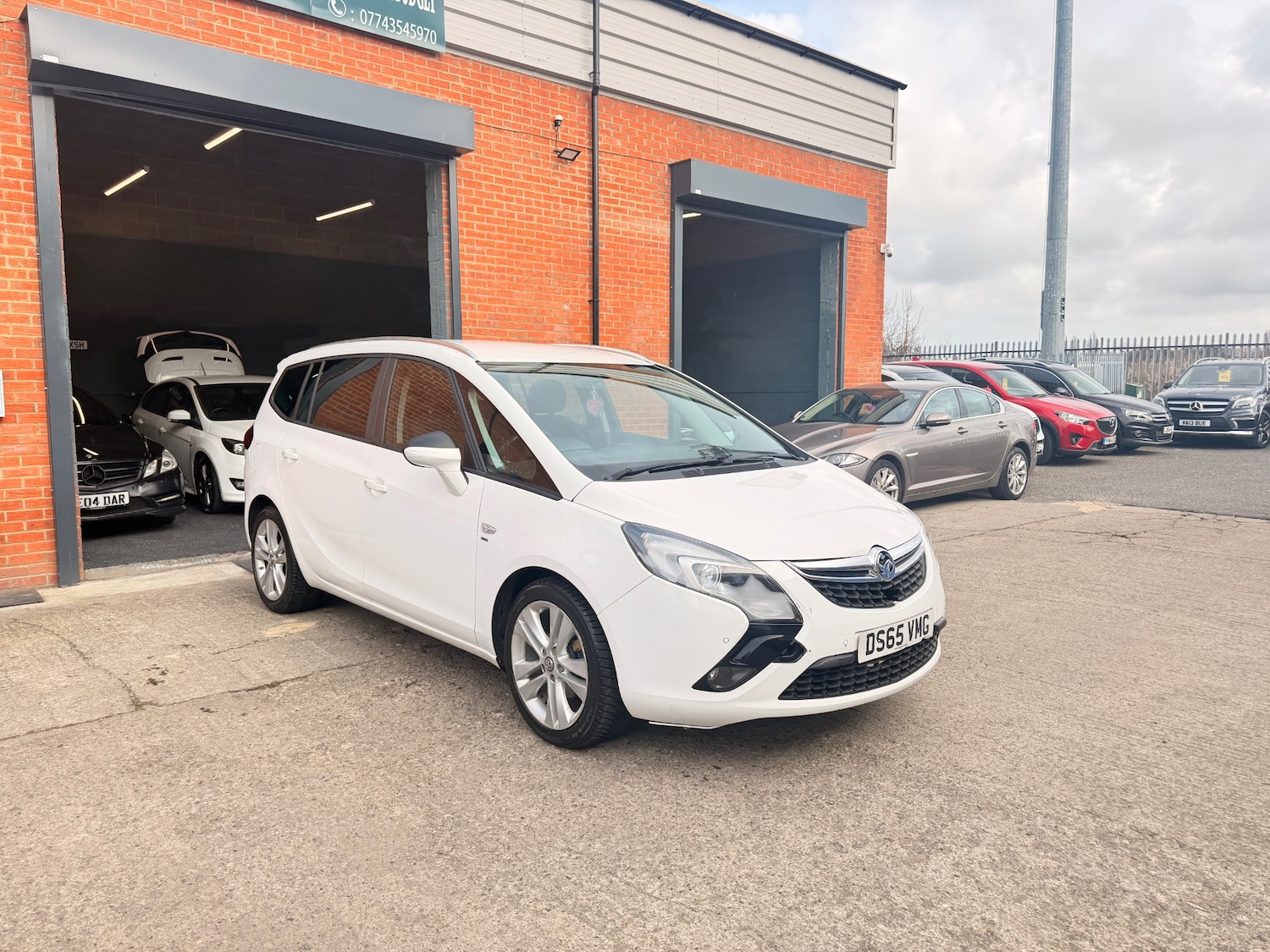 Used Vauxhall Zafira 2015 for sale - 77729652: Photo 2