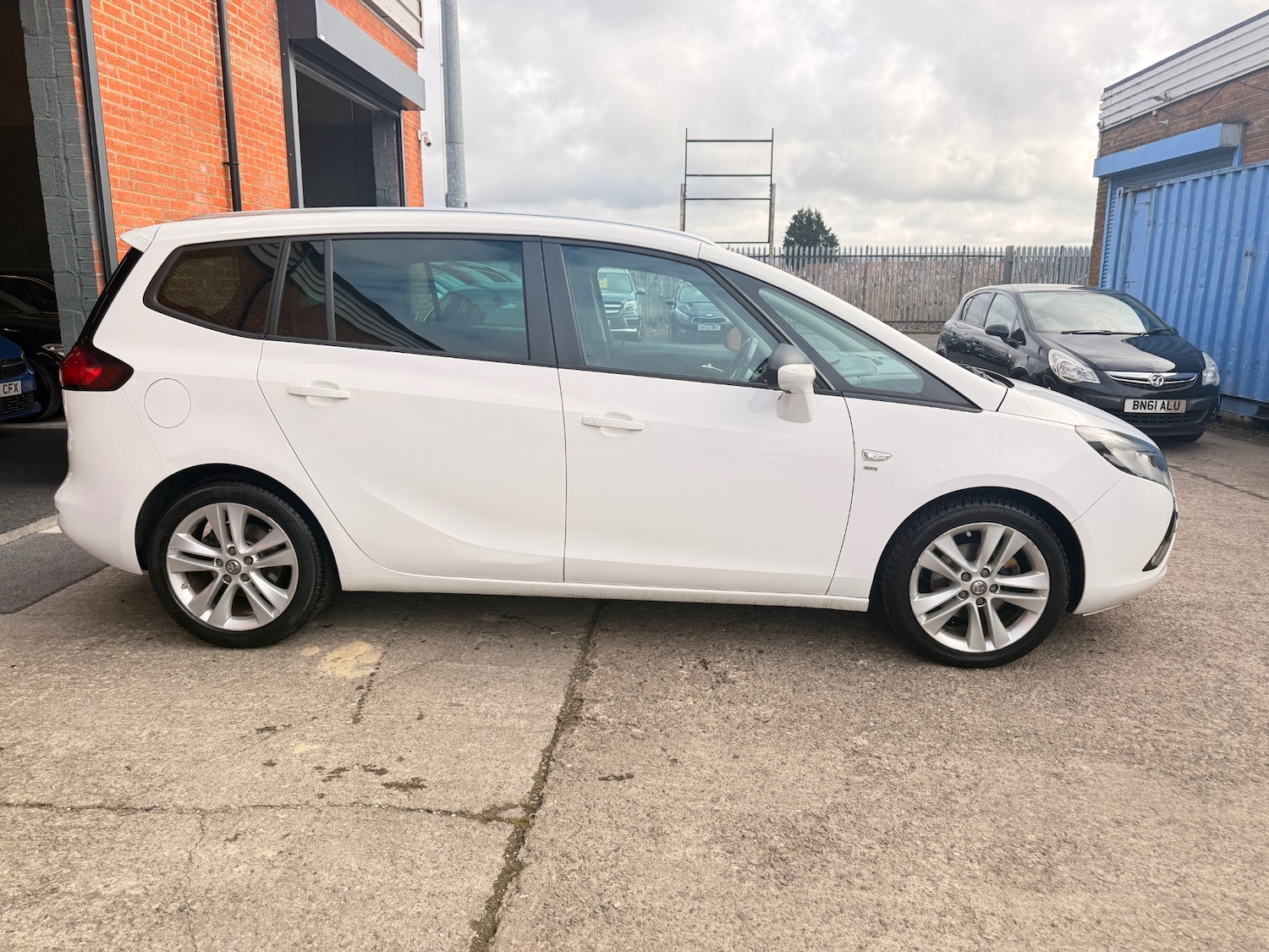Used Vauxhall Zafira 2015 for sale - 77729652: Photo 3