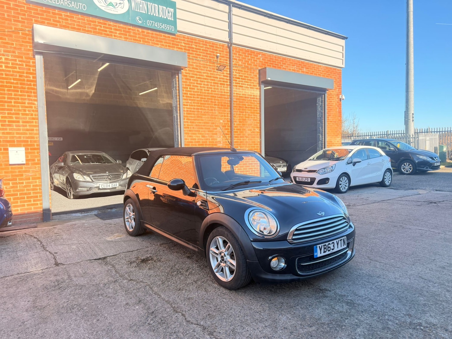 Used MINI Convertible 2014 for sale - 77996881: Photo 2