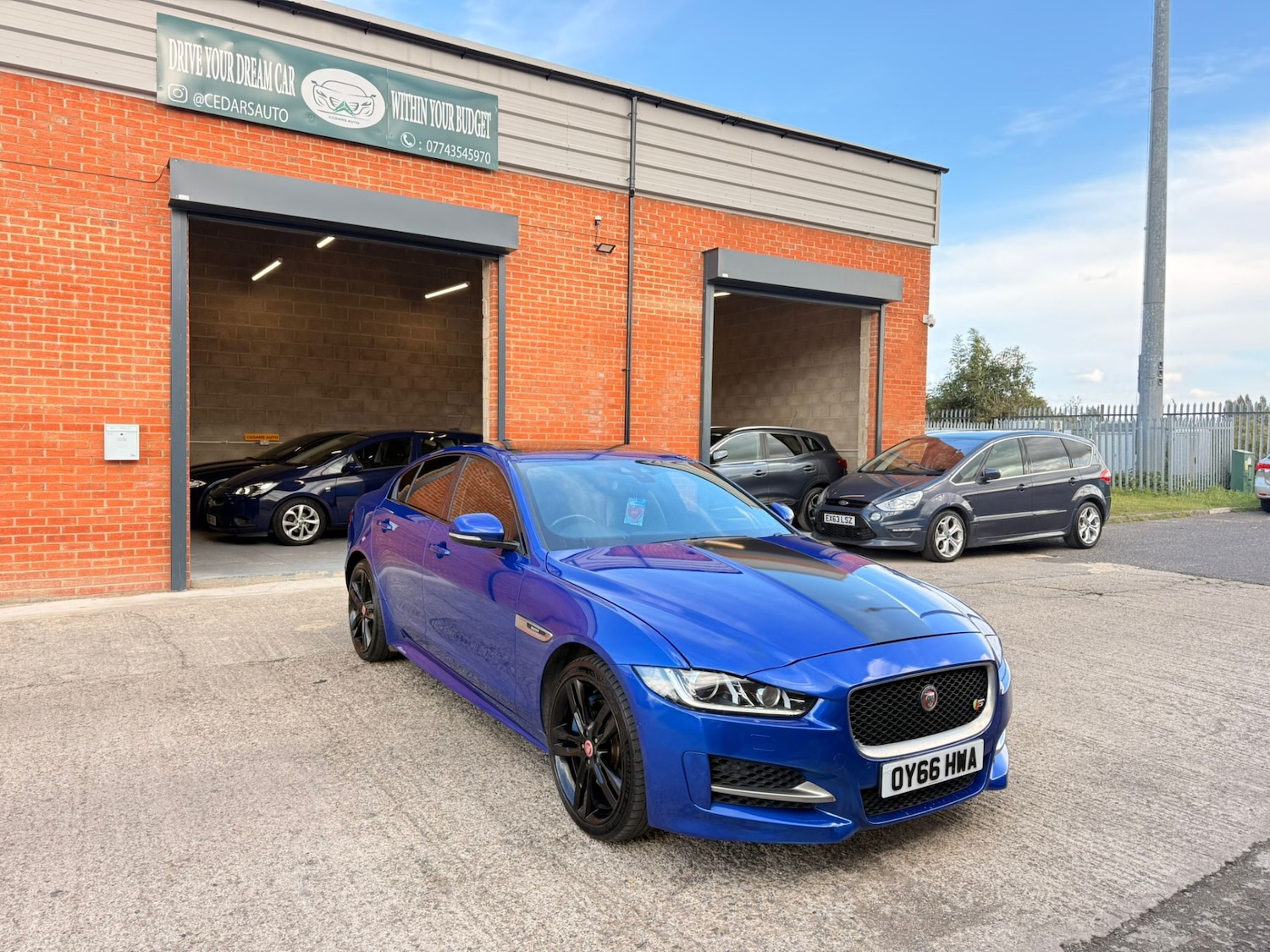 Used Jaguar XE 2016 for sale - 76776483: Photo 2