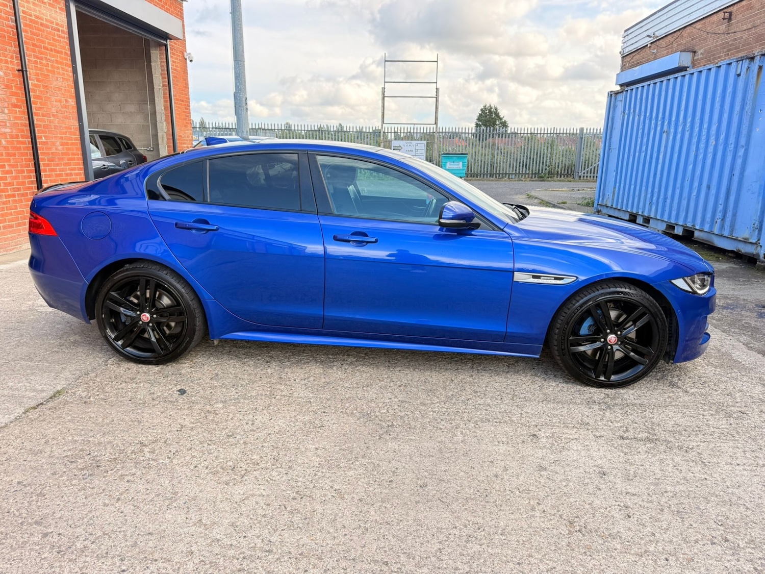 Used Jaguar XE 2016 for sale - 76776483: Photo 3