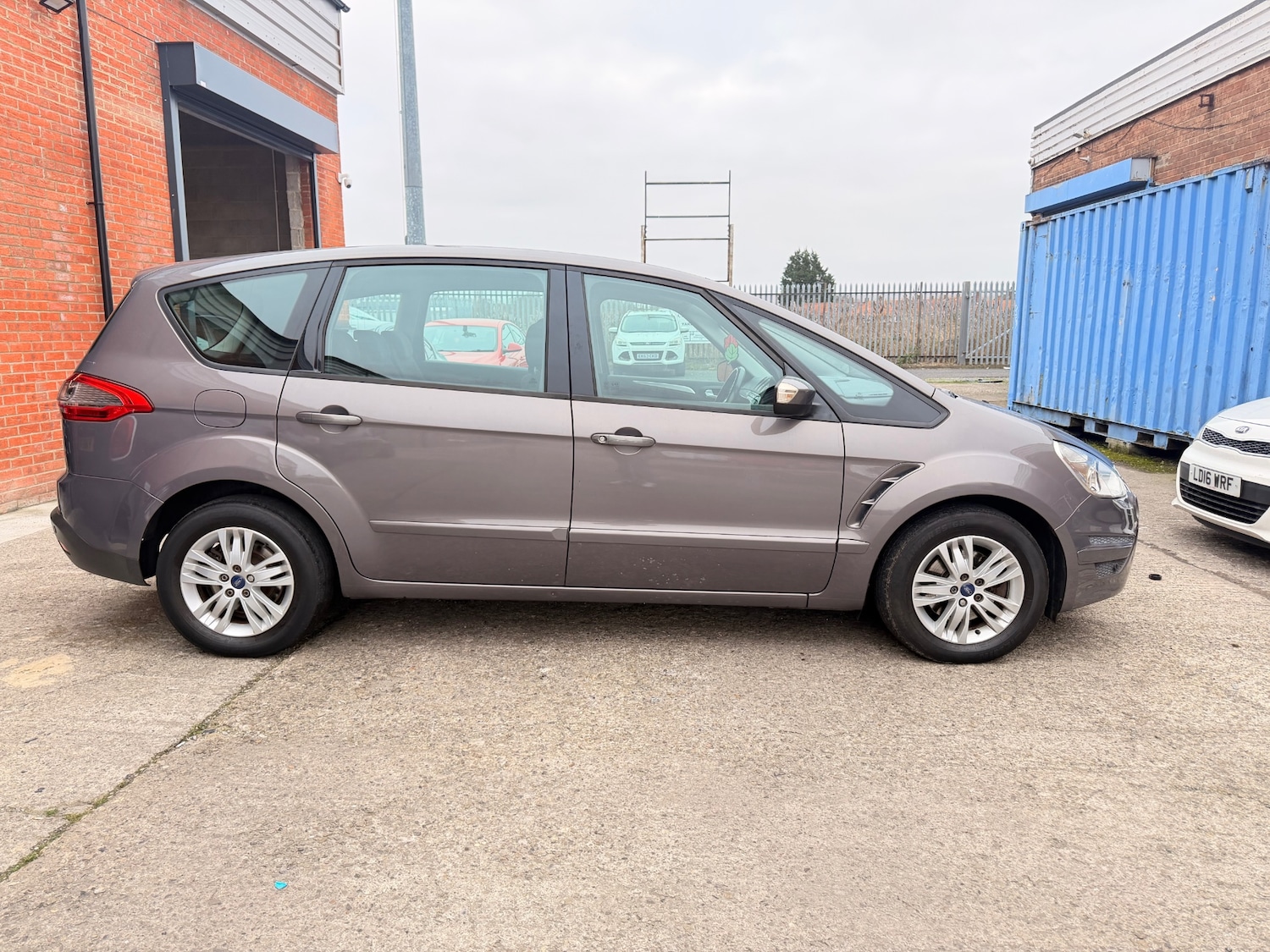 Used Ford S-Max 2013 for sale - 77058711: Photo 3