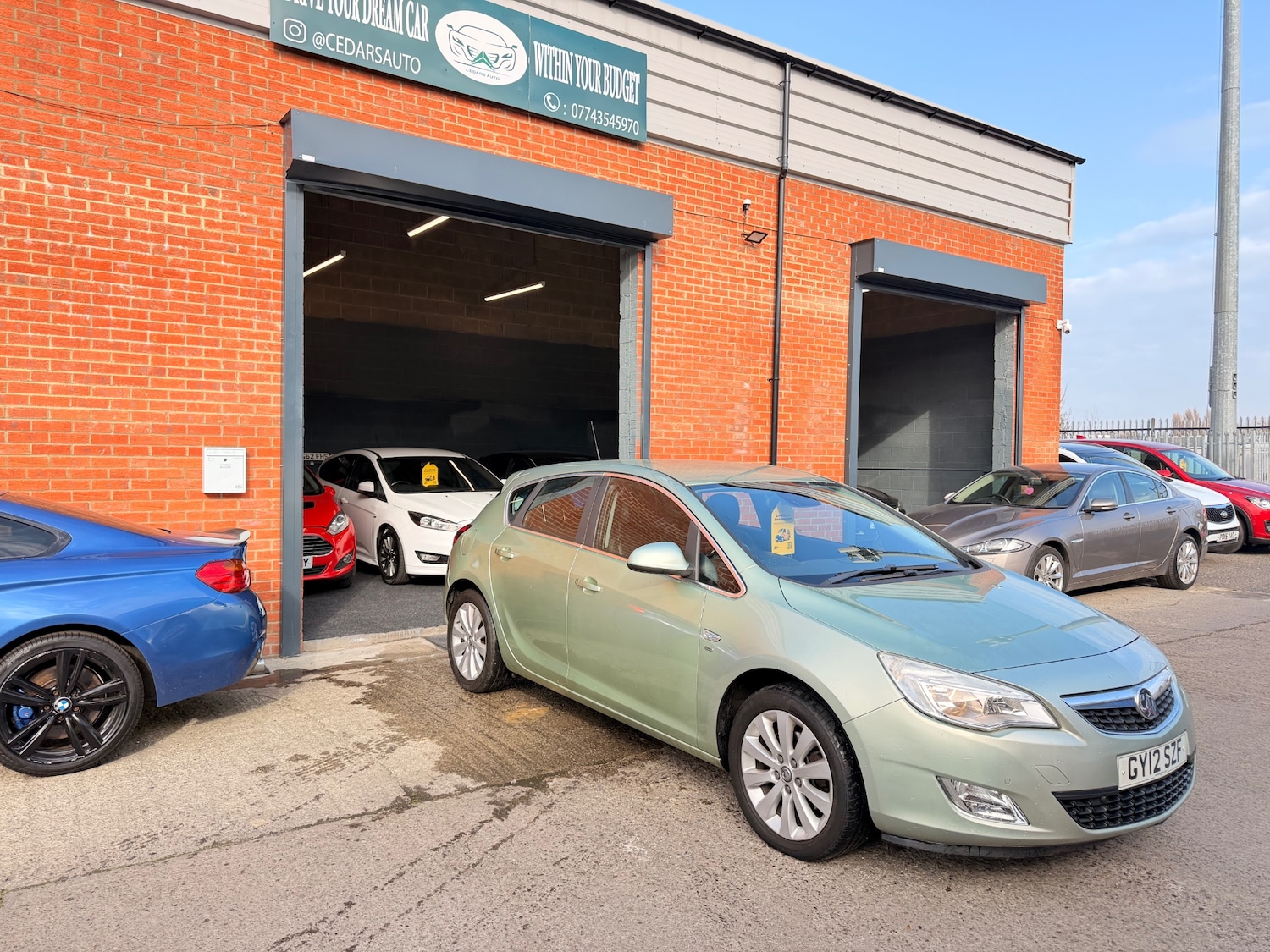 Used Vauxhall Astra 2012 for sale - 77809512: Photo 2