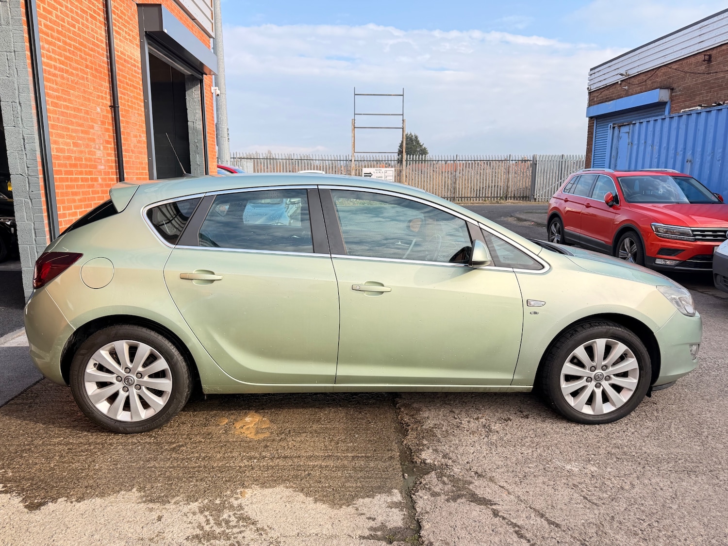 Used Vauxhall Astra 2012 for sale - 77809512: Photo 3