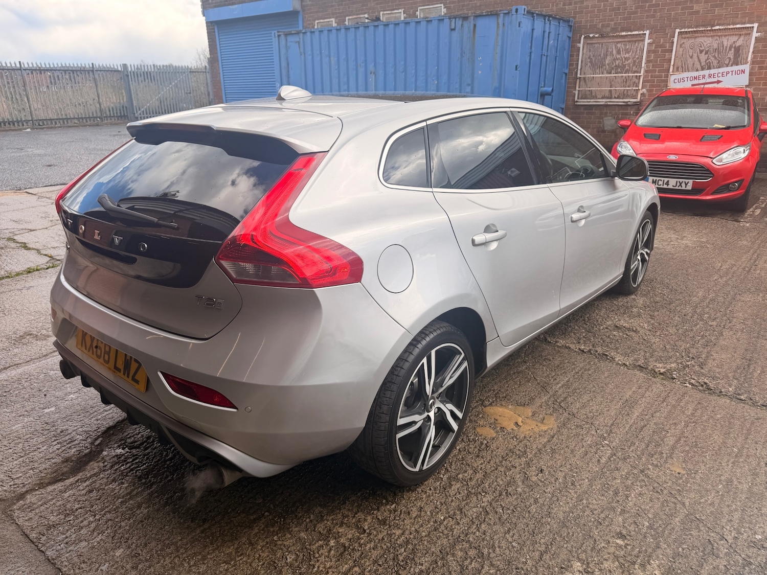 Used Volvo V40 2018 for sale - 78139940: Photo 4