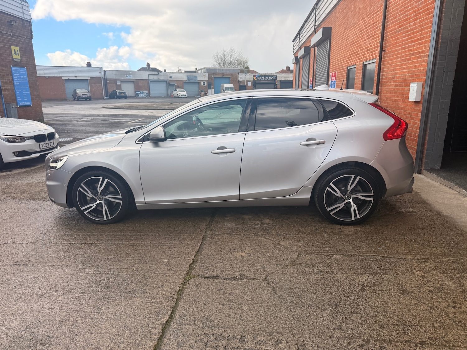 Used Volvo V40 2018 for sale - 78139940: Photo 7