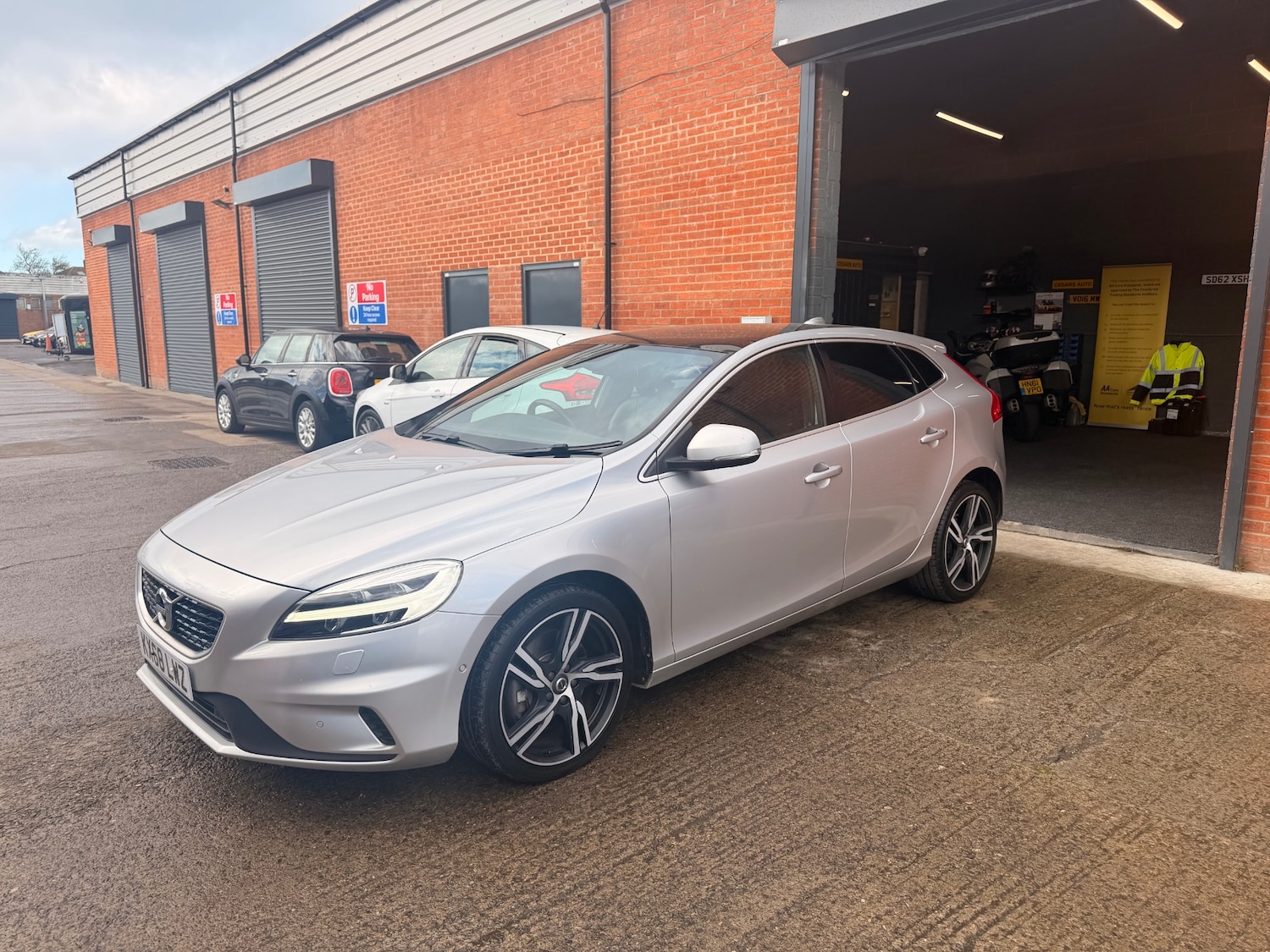 Used Volvo V40 2018 for sale - 78139940: Photo 8