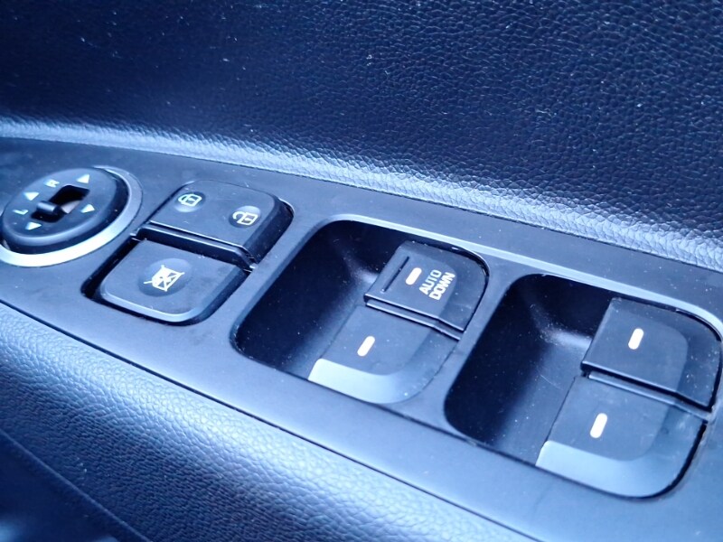 Used Hyundai i10 2017 for sale - 77150066: Photo 17