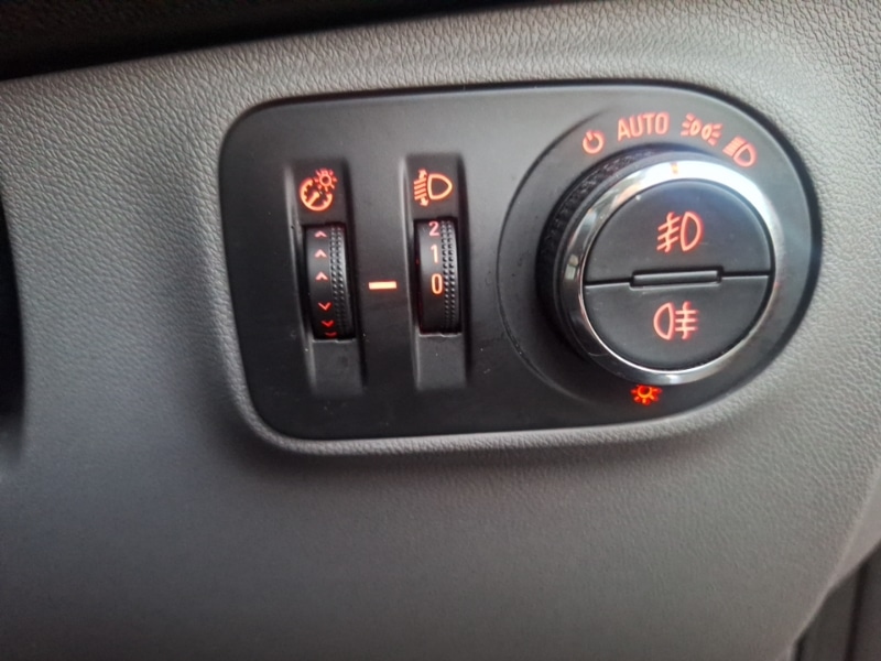 Used Vauxhall Corsa 2015 for sale - 77130094: Photo 12