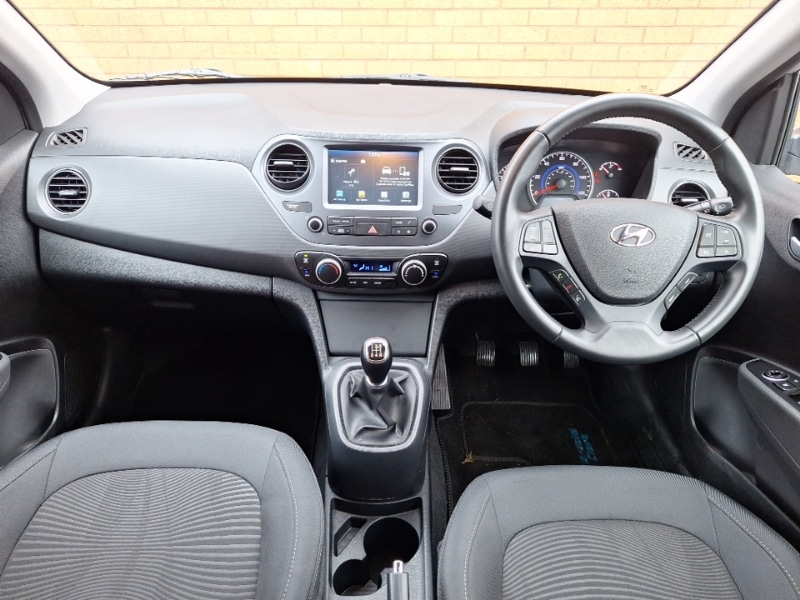 Used Hyundai i10 2019 for sale - 77517834: Photo 2