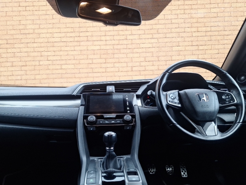 Used Honda Civic 2019 for sale - 76860350: Photo 2