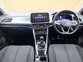 Used Volkswagen T-Roc 2022 for sale - 76543365: Photo