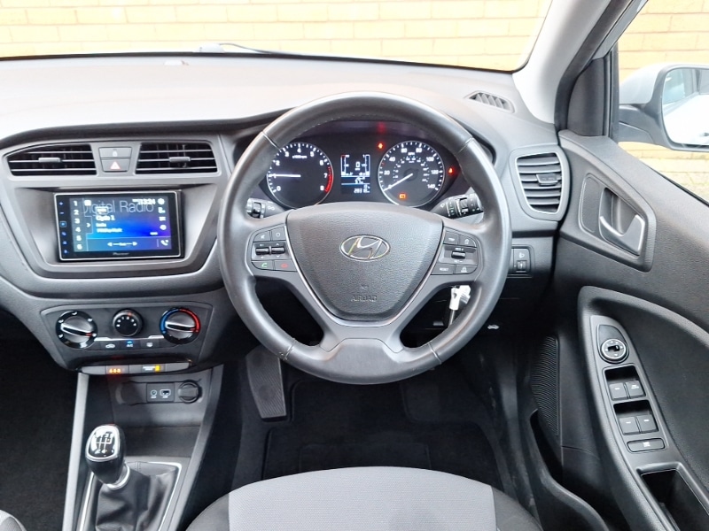 Used Hyundai i20 2017 for sale - 76511547: Photo 10