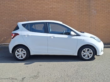 Used Hyundai i10 2017 for sale - 79813116: Photo