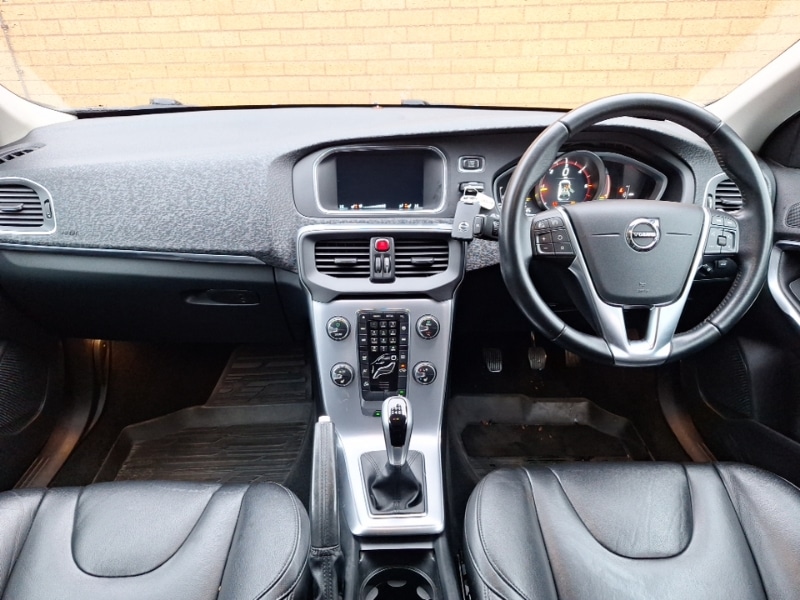 Used Volvo V40 2016 for sale - 76567082: Photo 2