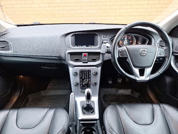 Used Volvo V40 2016 for sale - 76567082: Photo