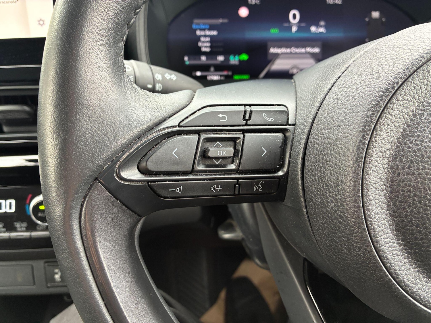 Used Toyota Yaris Cross 2024 for sale - 78204090: Photo 11