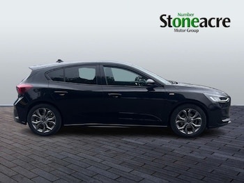 Used Ford Focus 2023 for sale - 76200218: Photo 2