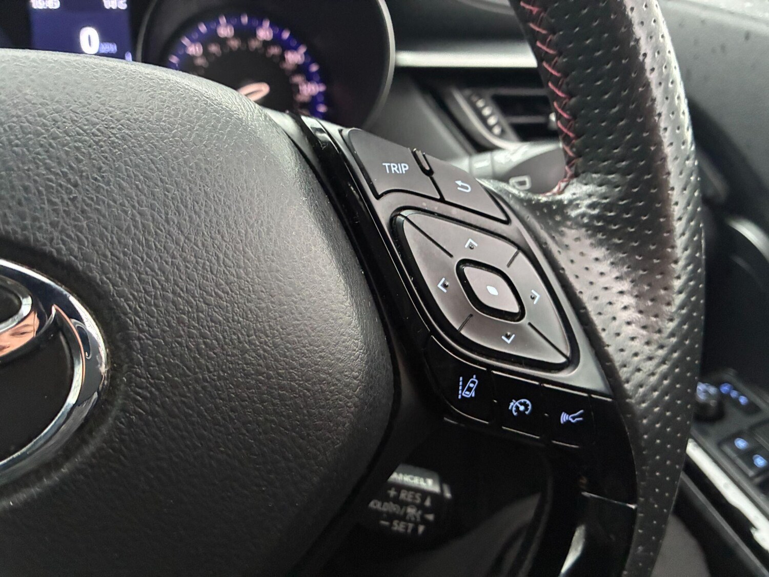 Used Toyota C-HR 2023 for sale - 77882308: Photo 12