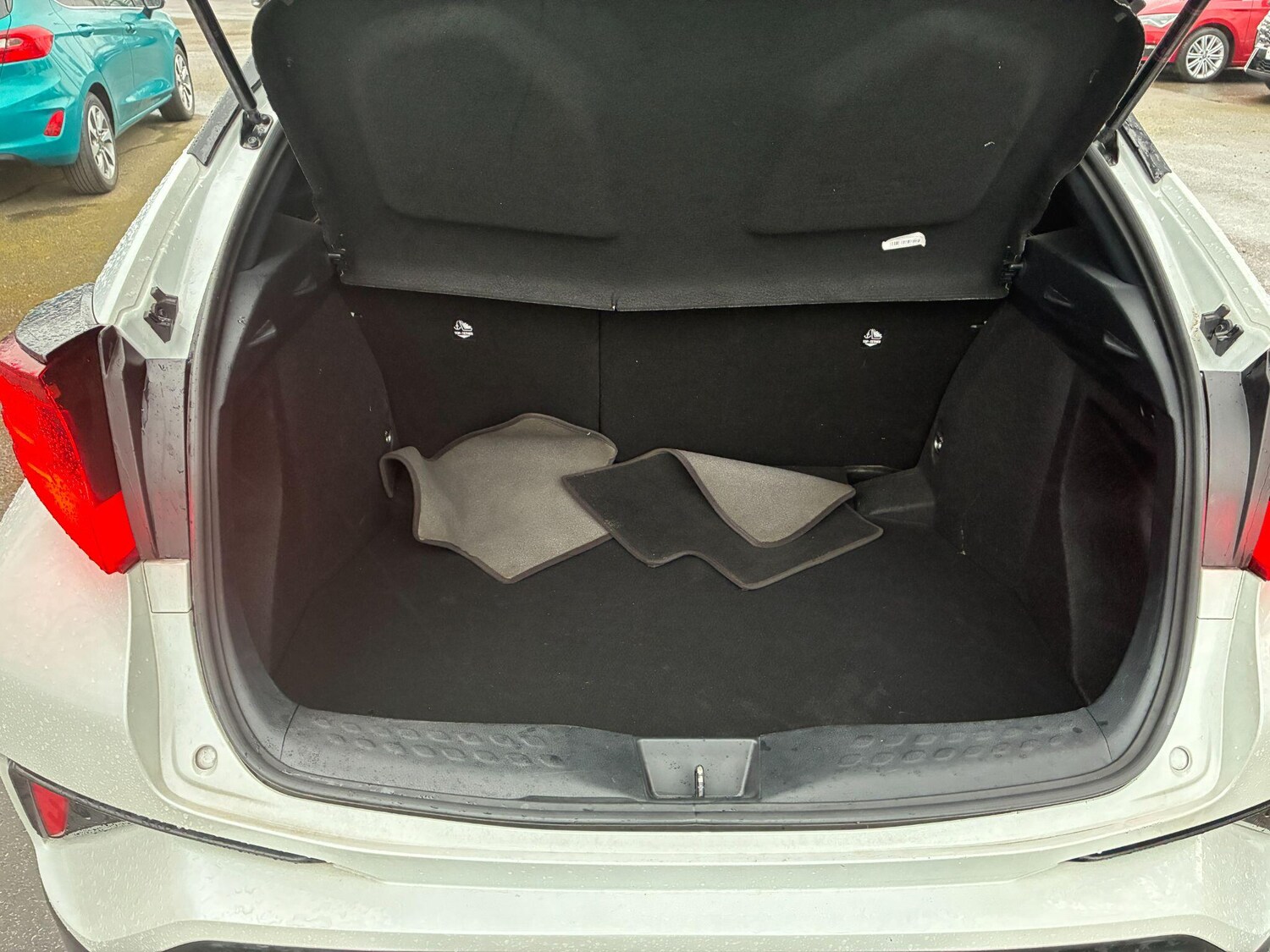 Used Toyota C-HR 2023 for sale - 77882308: Photo 9