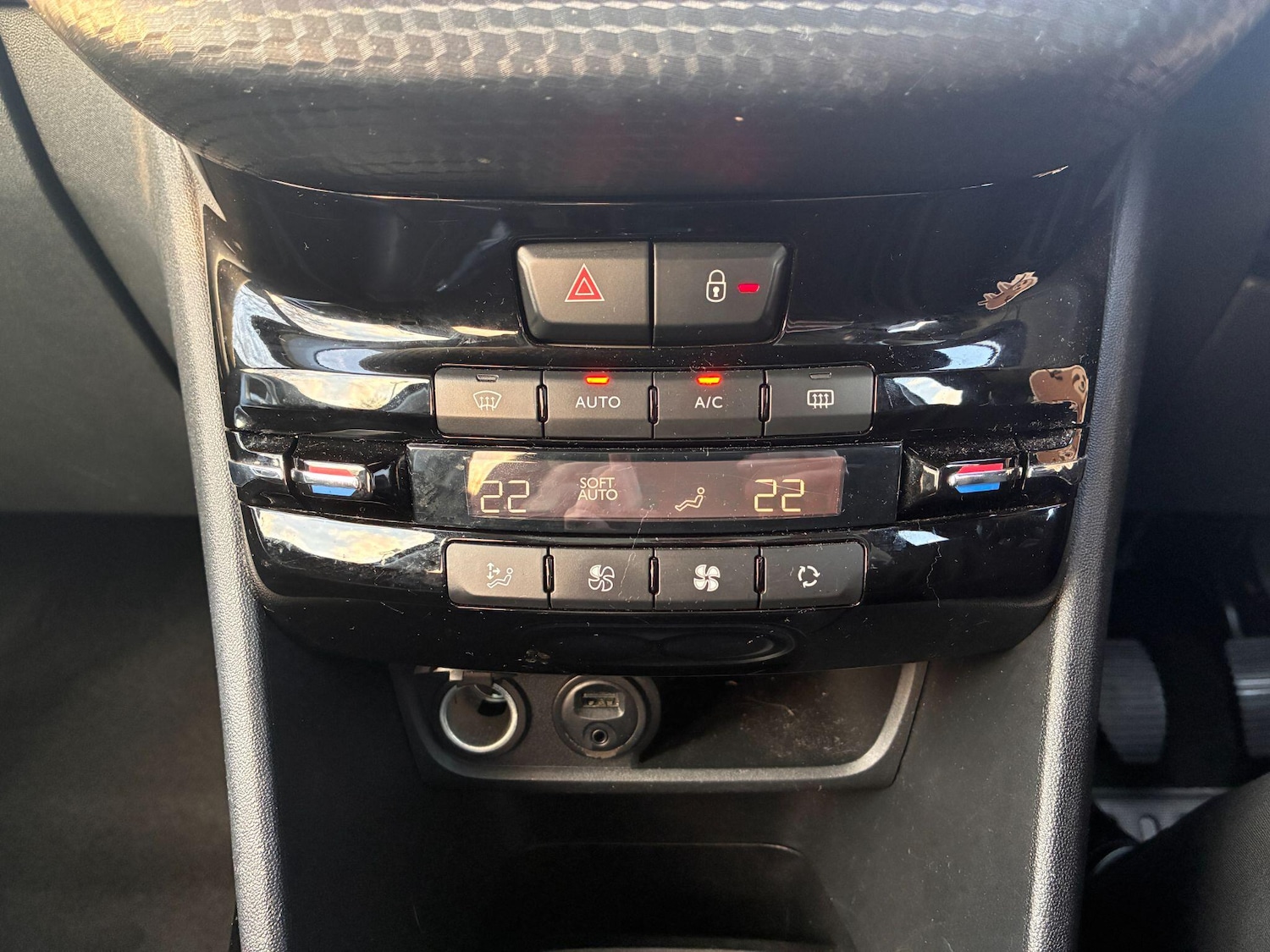 Used Peugeot 2008 2018 for sale - 77439812: Photo 22